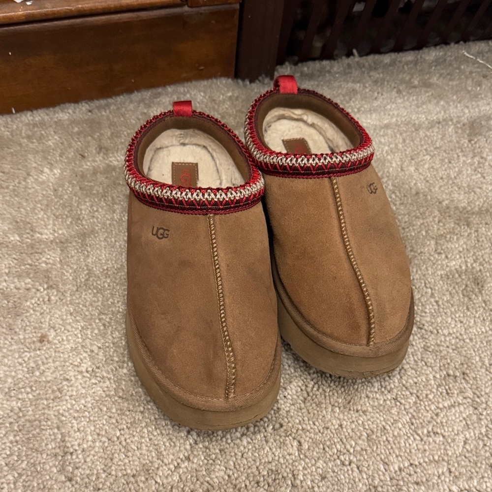 UGG Men's Tan and Red Slip-On Loafers